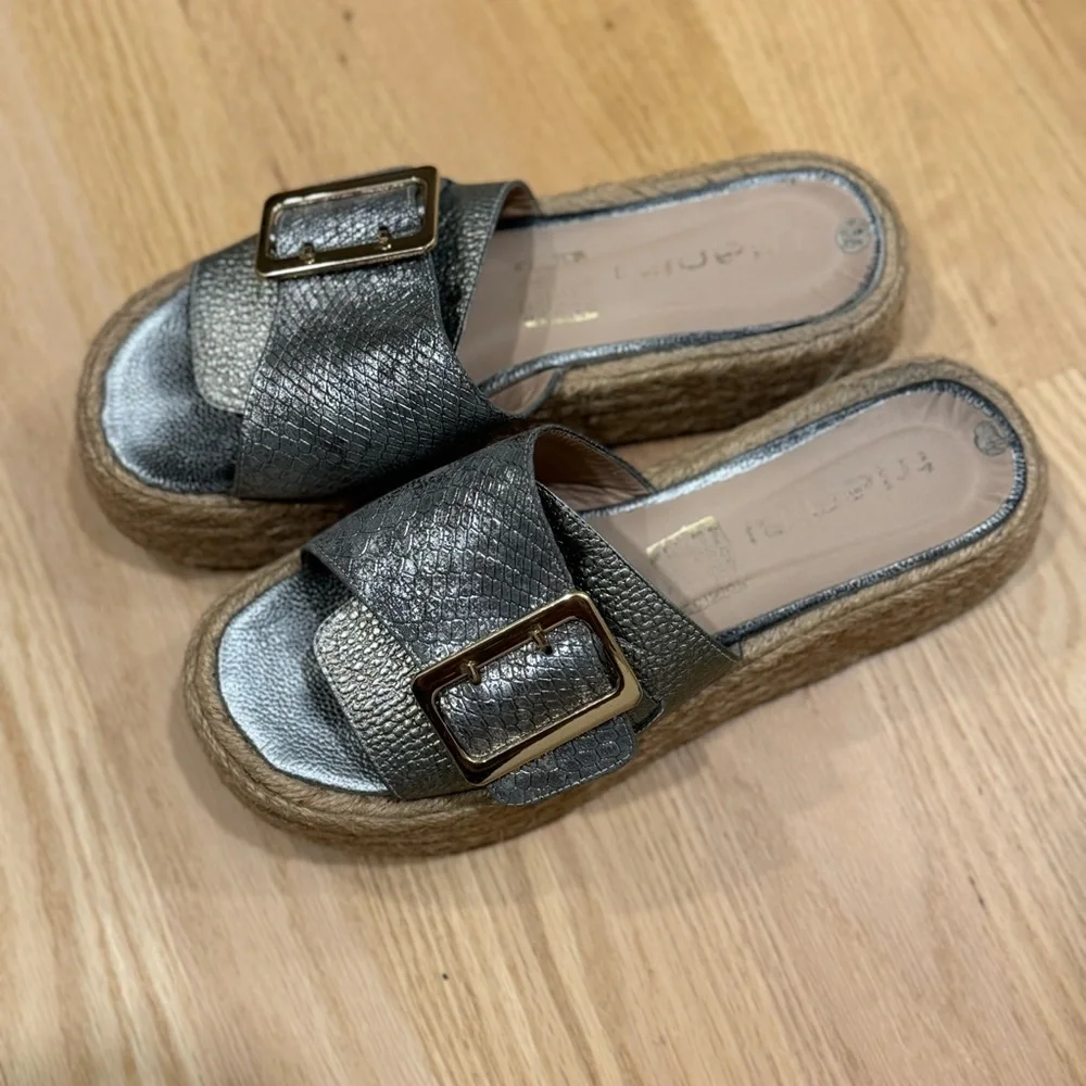 trianimi Platform size 38 / pair of silver espadrille sandals with a gold buckle